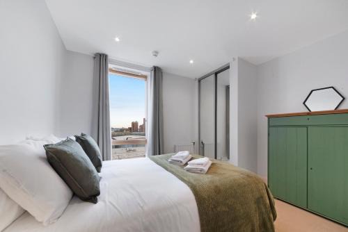 Bromley South Apartment | Pet-Friendly Chic Bow Haven - Perfect for Family Getaways
