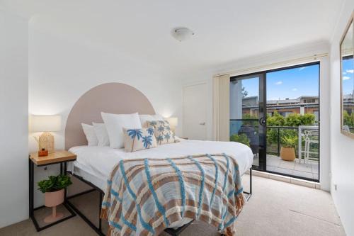 Brookvale Apartment | Trendy Brookvale Unit with Expansive Balcony for Families