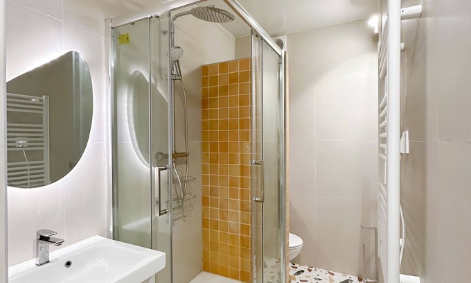 12th Arrondissement Apartment | Stylish Retreat in Central Paris with Family-friendly Amenities