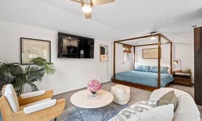 Cardiff-by-the-Sea Apartment | Chic Cardiff Studio: Beach, Surf, & Freeway Access for SoCal Adventures!
