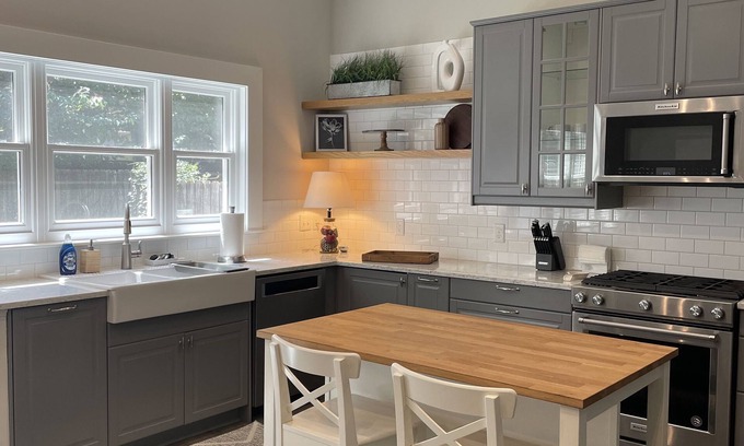 Columbia Heights House | Stylish Chevy Chase Bungalow, Ideal for Family Getaways!