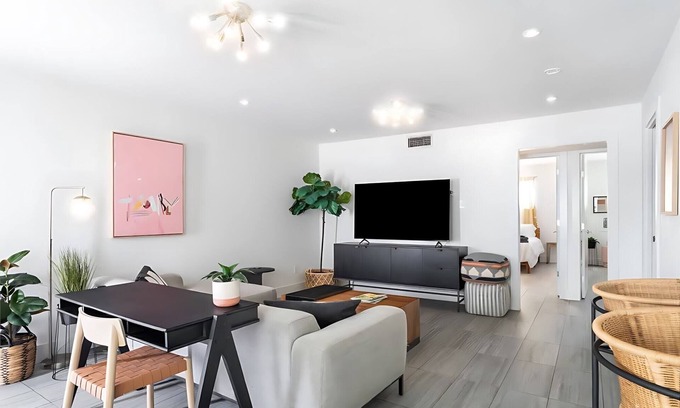 Old Enfield Condo | Chic Clarksville 2BR Condo Near Downtown Austin