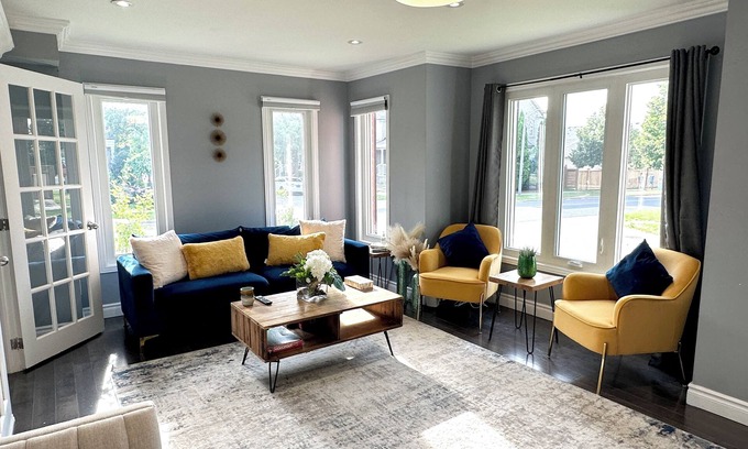Markham House | Stylish Home with Kitchen, Pet Friendly & Spa Amenities