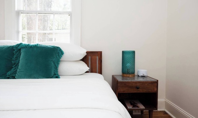 Montgomery House | Pet-Friendly Chic Cloverdale Park: Steps from El Rey & Capri!