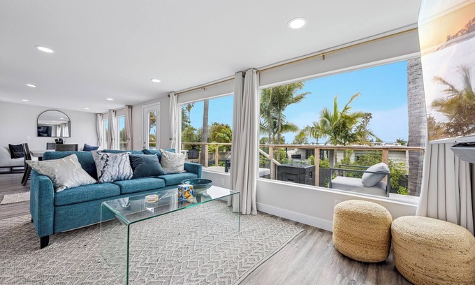 Solana Beach Condo | Chic Coastal Home w/Yard in Prime Location – Walk to Beach, Shops. Pet-Friendly