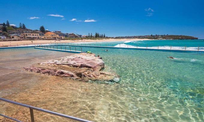North Curl Curl House | Stylish Coastal Retreat with Oceanfront Views & Pool