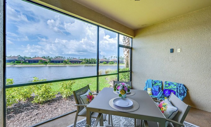 Naples Condo | Elegant Country Club Condo with Pool and Spa Amenities