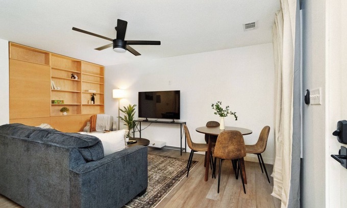 Manhattan Apartment | Modern Condo Living in Manhattan: Pet and Child Friendly