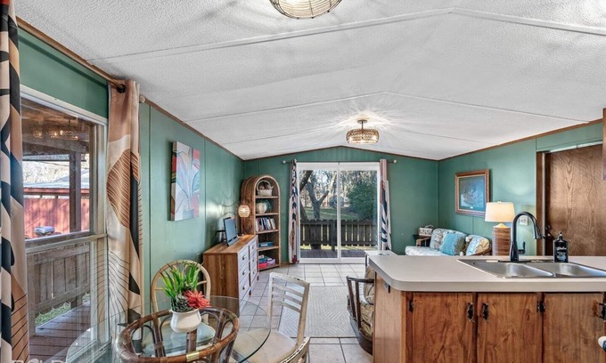 Uncertain Cabin | Chic Cypress View Cabin with Canoes at Caddo Shores