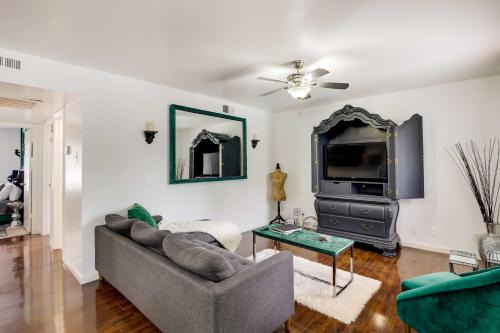 Knox - Henderson Apartment | Stylish Dallas Condo with Pool, Steps from Knox Street!