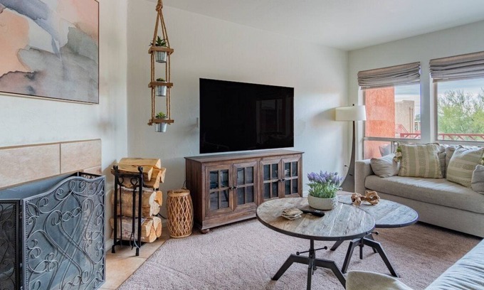 Tucson Condo | Chic Desert Retreat with Mountain Views and Pool Access