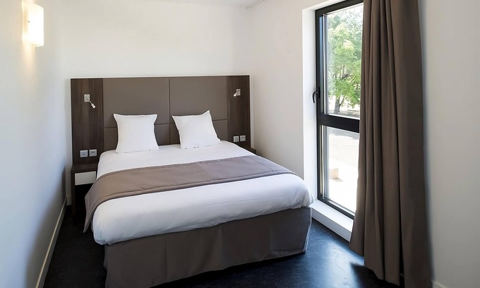 Dijon Hotel | Chic Dijon Suite in University Quarter – Garden, Free Parking & Pet Friendly!