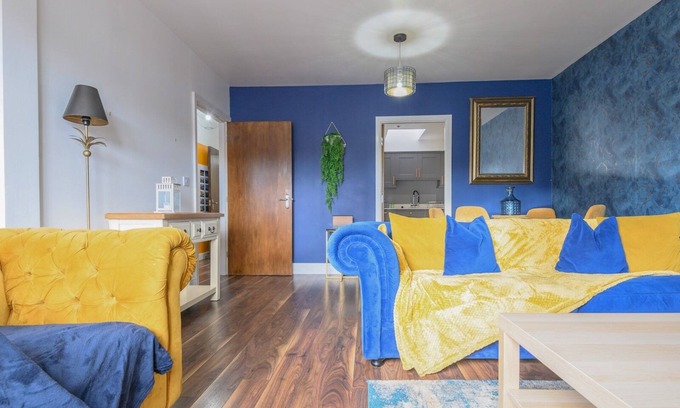 Leeds Apartment | Chic Family Retreat in Heart of Leeds
