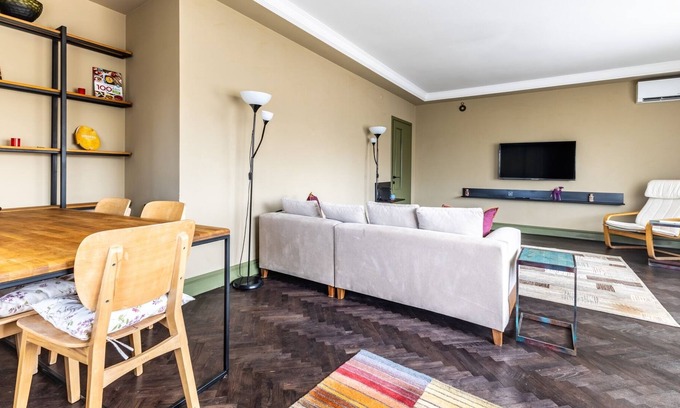 Uskudar Apartment | Trendy Uskudar Flat with Balcony & BBQ, Near Emaar
