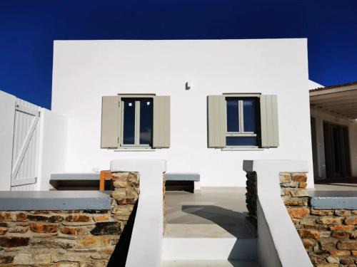 Antiparos Apartment | Elegant Antiparos Flat with Terrace and Sea View