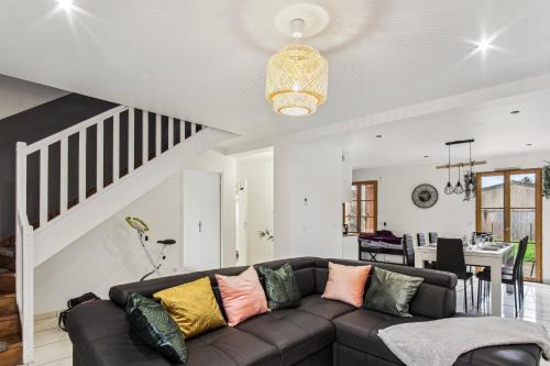 Meaux Apartment | Stylish Family Home with Pool and High Guest Rating