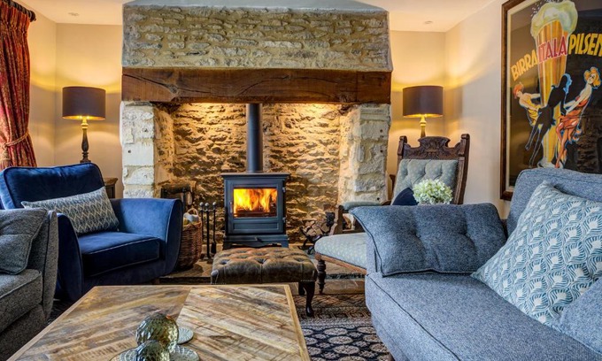 Fairford House | Elegant Georgian Townhouse in Cotswold with Family Amenities