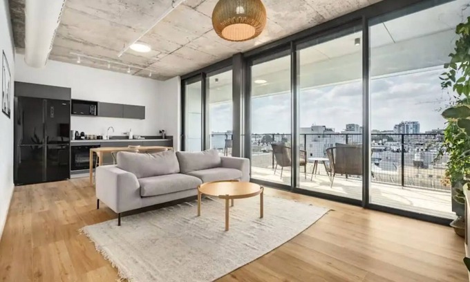 Tel Aviv Apartment | Chic High-End Stay 1BR 52 Sqm Balcony Parking