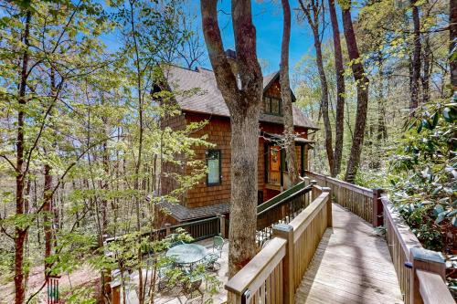 Highlands House | Stylish Highlands Cabin with Family-Friendly Amenities