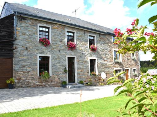 Vaux-sur-Sure House | Trendy Holiday Home with Garden for Family Enjoyment