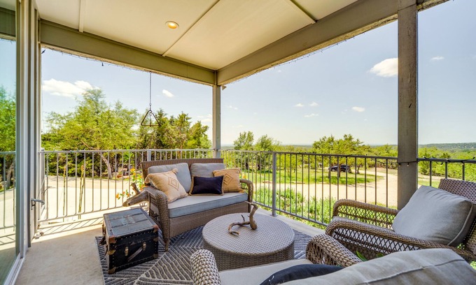 Spring Branch House | Chic House in Spring Branch w/Lush Outdoor Space!