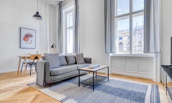 Neubau Apartment | Bright 2BR Innere Stadt with Elevator in Central Vienna