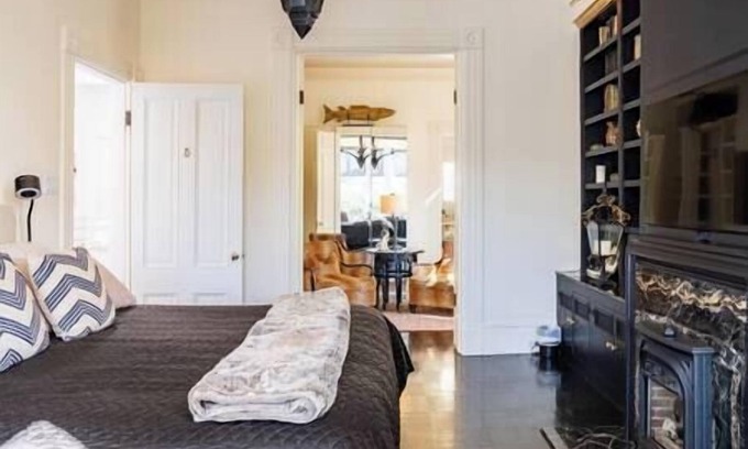 Pacific Heights House | Stylish Jr. Studio in Pacific Heights with Breakfast & Kitchen