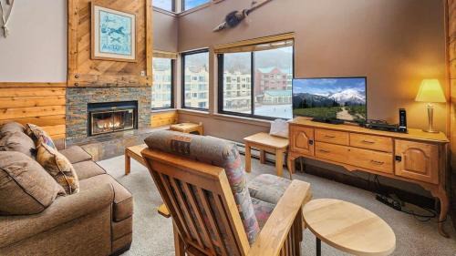 Lakeside Village House | Cozy Lakeside Retreat Steps from Keystone Resort