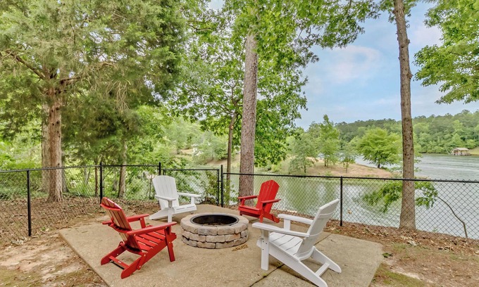 Northport House | Chic Lakeside Hideaway-Close to UA-5BR-Game Room