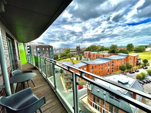 Leeds Apartment | Stylish Leeds City Apartment with Free Parking & Balcony