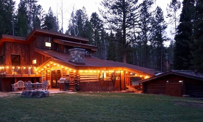 Wilson House | Chic Log Cabin Near Jackson Hole Ski Resort with Kitchen