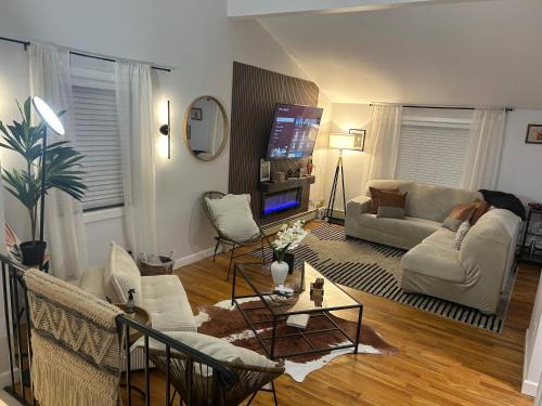 South Jamaica House | Modern Retreat Just 5 Minutes from JFK Airport
