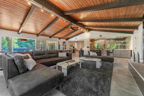 Rockford House | Chic Modern Glam -The Rock Royale