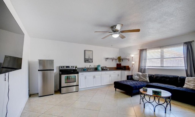 Boynton Beach House | Stylish Paris Beach Retreat – Pet-Friendly & Ocean Views