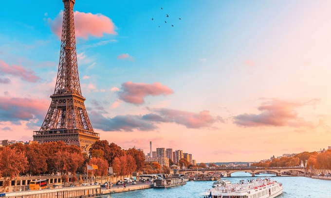 Faubourg-du-Roule Apartment | Elegant Paris Retreat: Central Location & Family-Friendly Amenities