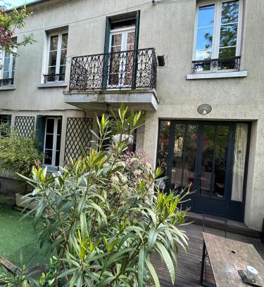 Vignerons House | Stylish Maison with Hidden Garden in Vincennes - Rated 9.8