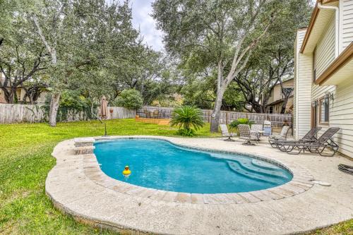 North San Antonio - SAT House | Stylish Poolside Retreat with Family & Pet-Friendly Amenities
