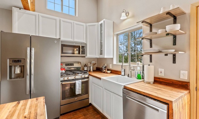 Southside Apartment | Chic Bohemian Mountain Loft Near Downtown & NAU – Pet Friendly