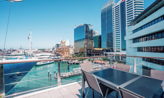 Auckland Central Business District Apartment | Modern Princes Wharf Studio with City View and Parking