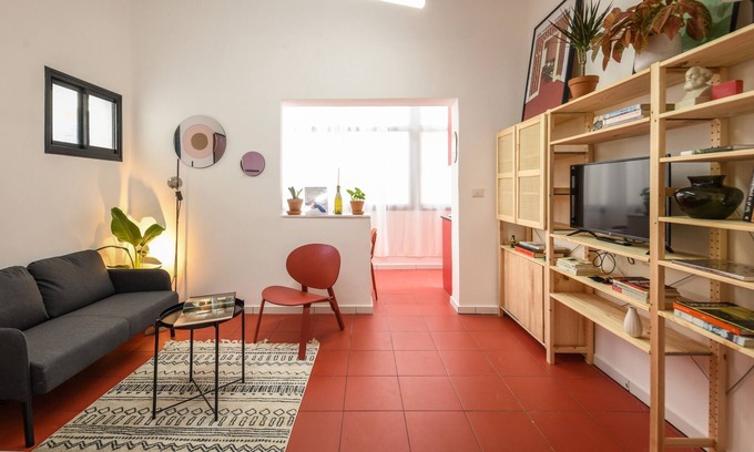 Haifa Apartment | Stylish Red Studio Steps from Talpiot Market