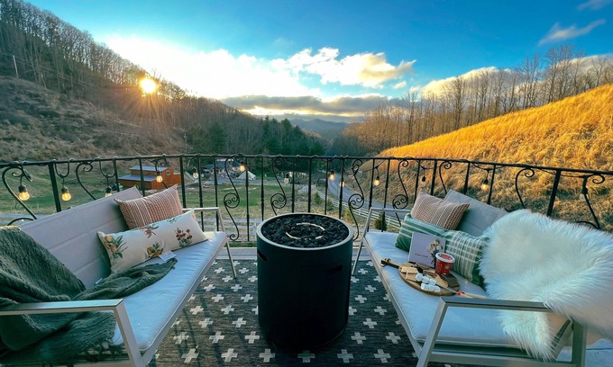 Marshall House | Chic Loft Retreat with Mountain Views & Fire Pit Amenities