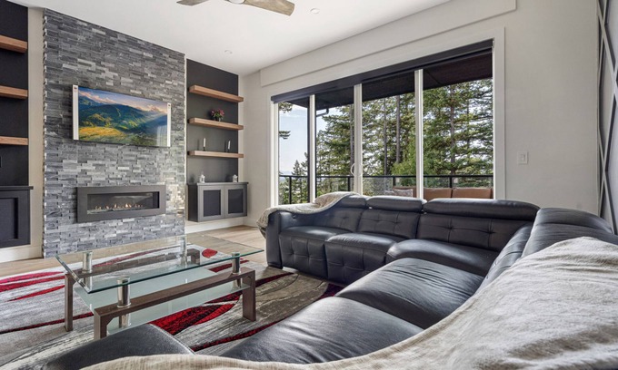 Agassiz House | Chic Retreat in Agassiz