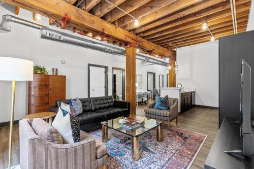 Downtown St. Louis Apartment | Modern 2BR Loft with Gym, Pool & Rooftop Deck
