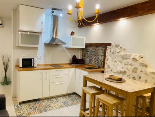 Peniscola Old Town Apartment | Trendy Chic & Sailor Beach Home - Family-Friendly Retreat