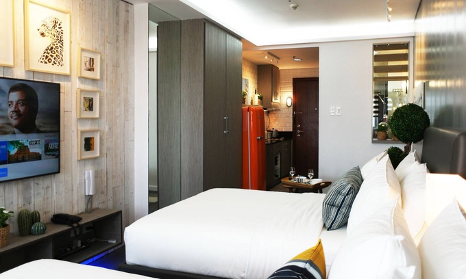 Barangay 76 Apartment | Stylish Shell Residences Condo Suite with MOA Views