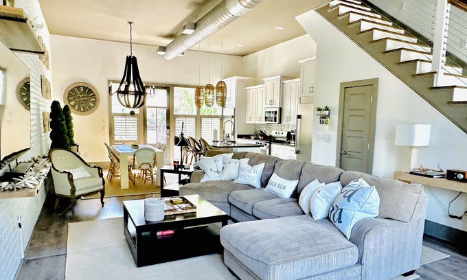 Murrells Inlet House | Stylish Townhouse Steps from The MarshWalk with Family-Friendly Amenities