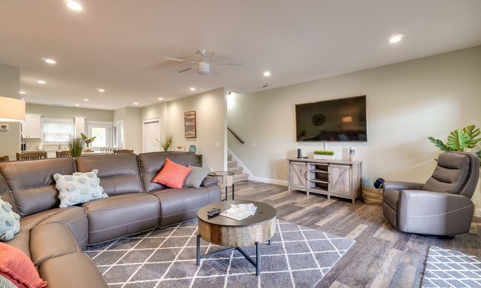 Spring City House | Chic Townhome Retreat on Watts Bar Lake with Spa & Breakfast