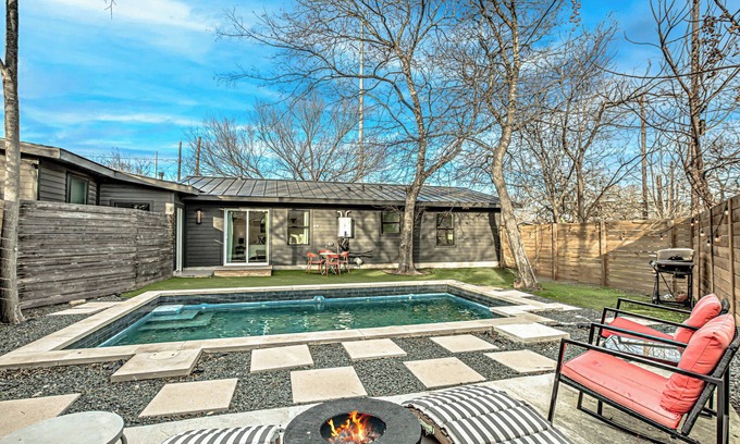 MLK House | Chic Stay for 8, Mins to 6th St & Downtown!