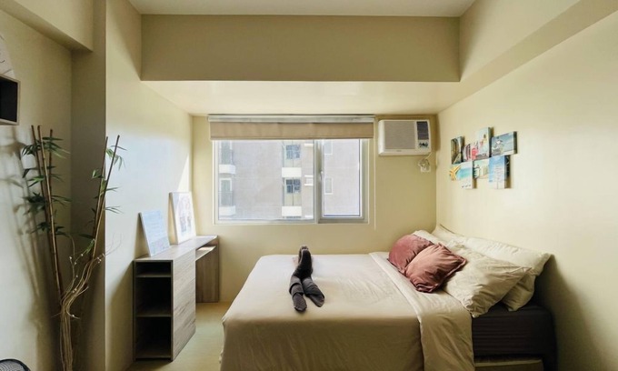 Mandurriao Apartment | Chic Studio at Avida Towers Atria with On Site Gym and Garden