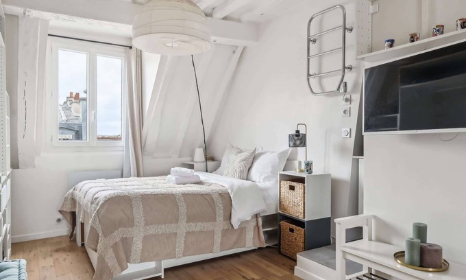 Les Halles Apartment | Stylish Studio in the Heart of Historic Paris